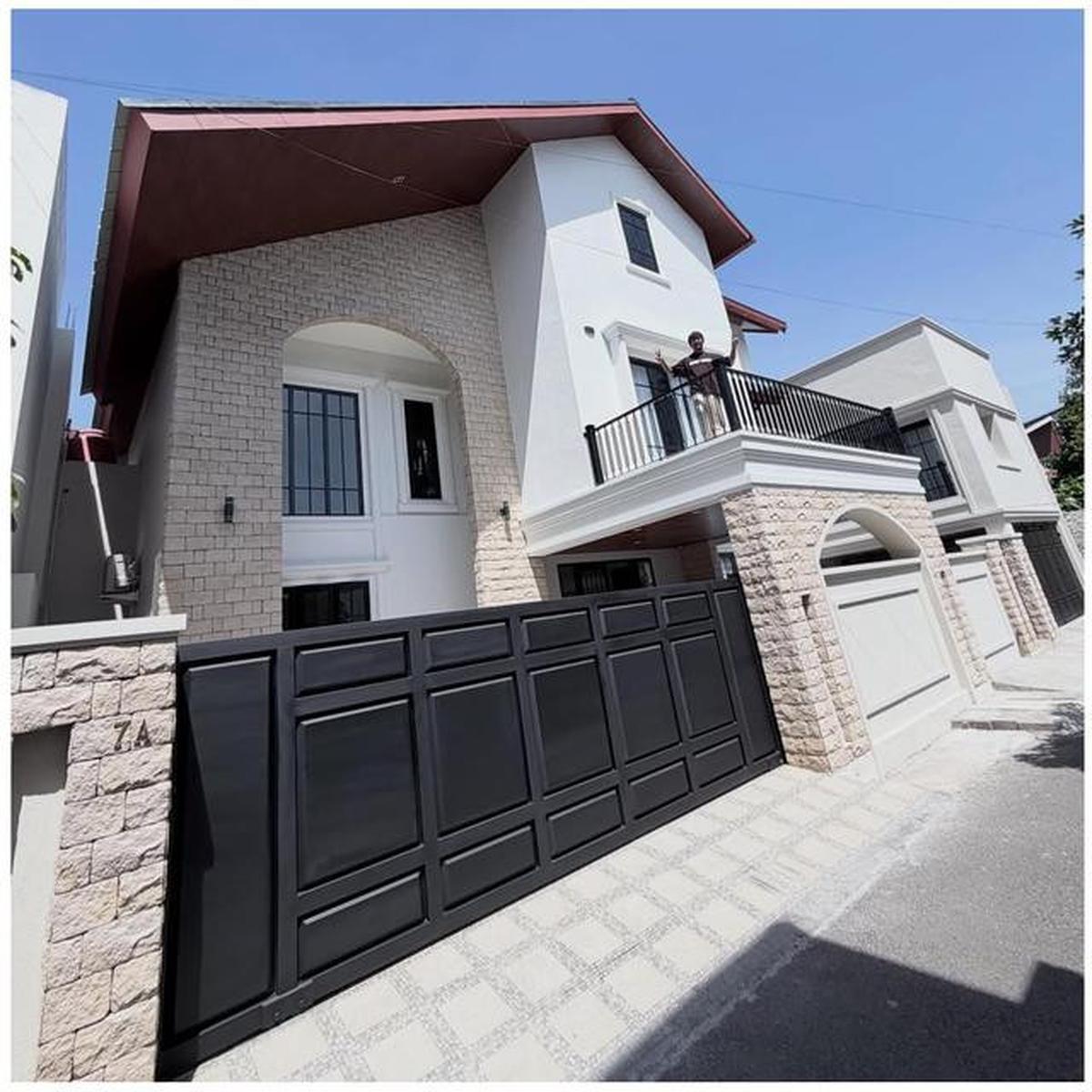 Potret Model Pagar Rumah Baru Rian d'Masiv, Fasad Mewah dengan Aksen Batu Alam