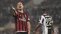 Gelandang AC Milan, Giacomo Bonaventura bereaksi pada final Coppa Italia melawan Juventus di Stadio Olimpico. (TIZIANA FABI / AFP)