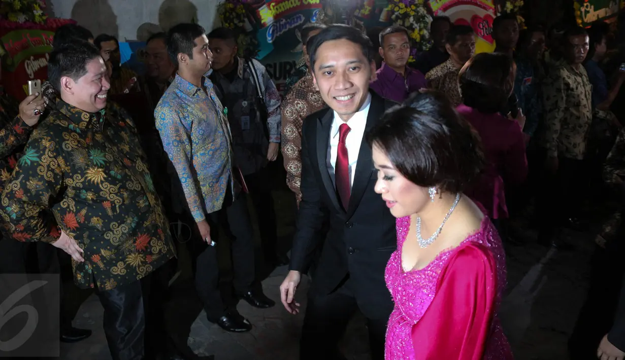 Edhie Baskoro (Ibas) saat menghadiri resepsi pernikahan Acara resepsi pernikahan Gibran Rakabuming Raka dengan Selvi Ananda, Solo, Kamis (11/6/2015). Resepsi pernikahan malam hari ini dihadiri oleh para tamu VIP dan VVIP. (Liputan6.com/Faizal Fanani)