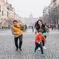 Nagita Slavina bersama Raffi Ahmad dan Rafathar (Instagram/raffinagita1717)