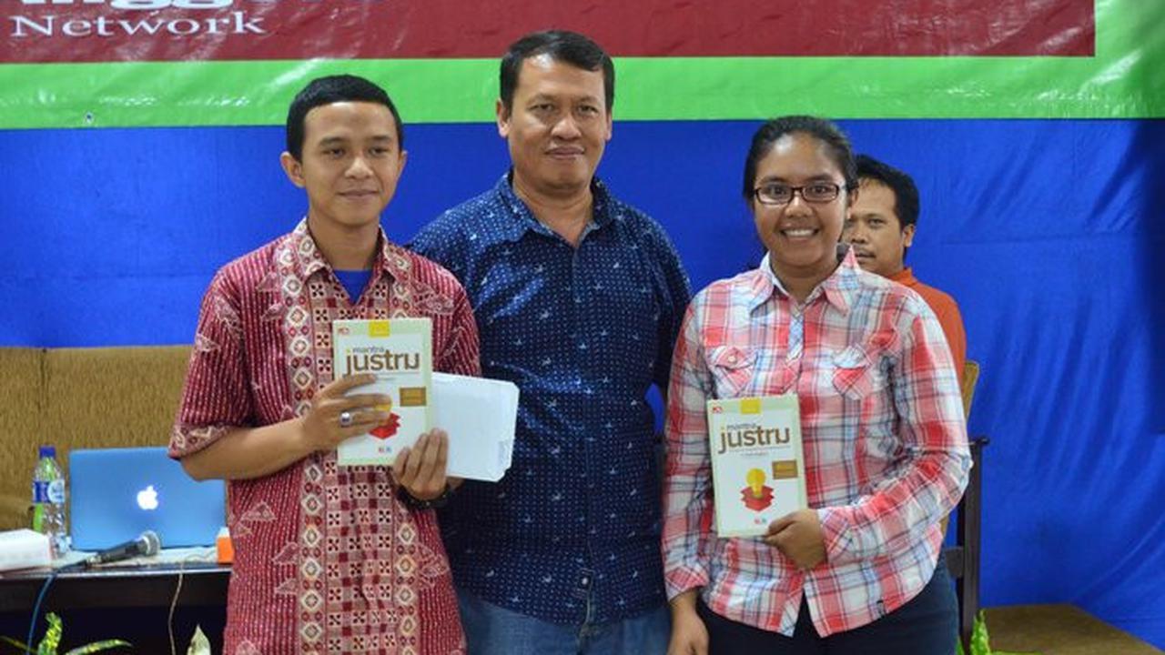 Bagi-bagi buku Mantra Justru gratis untuk mahasiswa STIKI