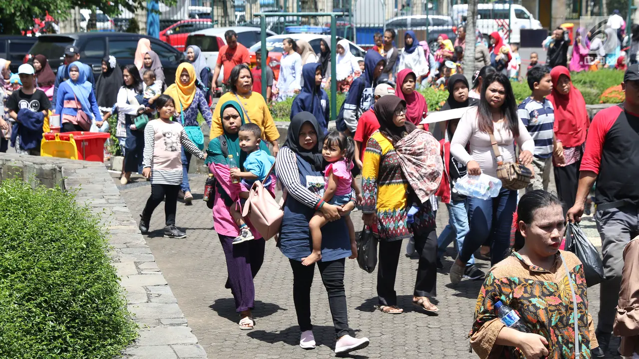 Libur Panjang, Warga Padati Kawasan Kebun Binatang Ragunan