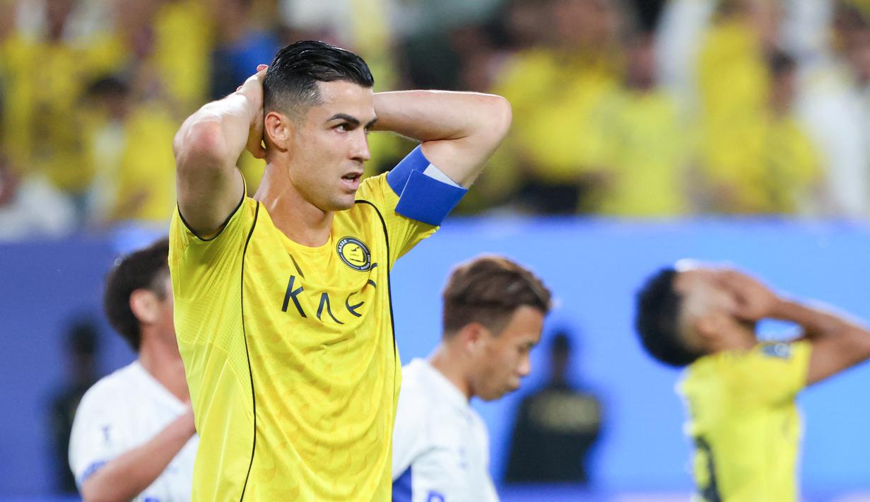 Cristiano Ronaldo masih belum bisa memberikan gelar juara bergengsi untuk klub Arab Saudi Al Nassr. Terbaru Al Nassr kalah 0-1 dari klub Jepang Gamba Osaka di final AFC Champions League 2 atau Liga Champions Asia 2 (ACL 2) pada Minggu (17/5/2026) dini hari WIB. (AFP/Fayez Nureldine)