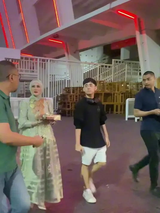 Ia mendapat kejutan spesial dari keluarganya, termasuk sang Mama, Mulan Jameela. [Instagram/mulanjameela1]