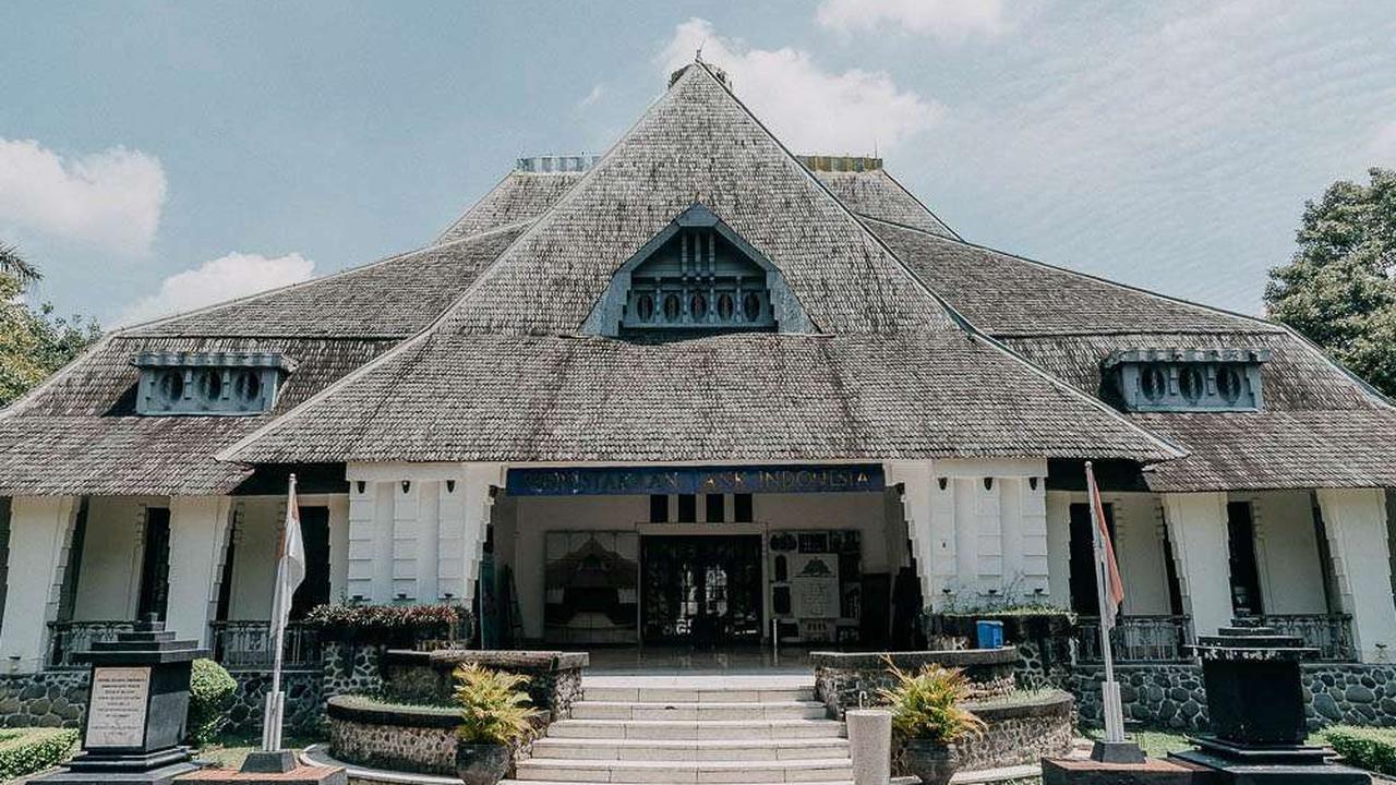 Perpustakaan Bank Indonesia Surabaya