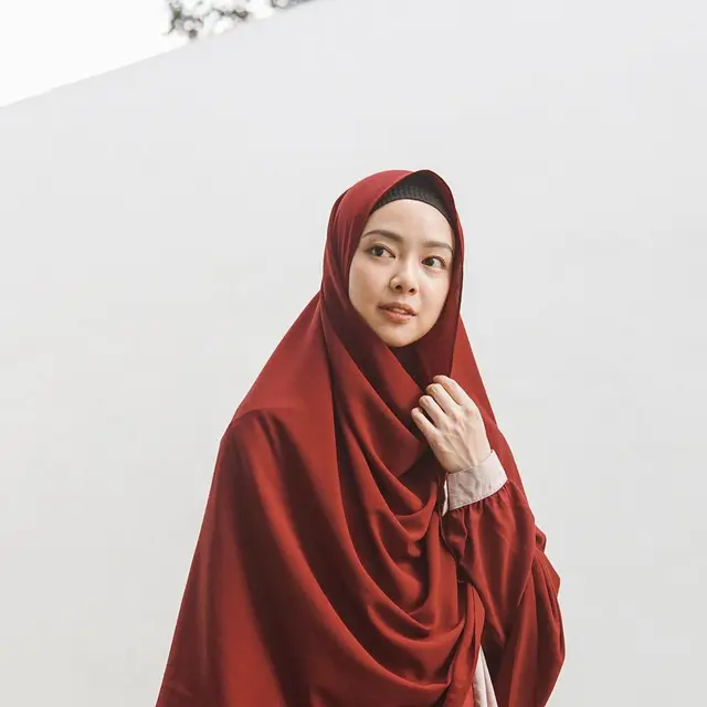 6 Artis Ini Mantap Berhijab Usai Putuskan Mualaf, Banjir Pujian