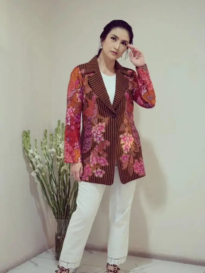 Potret terbaru Kadek Devie, terlihat makin cantik