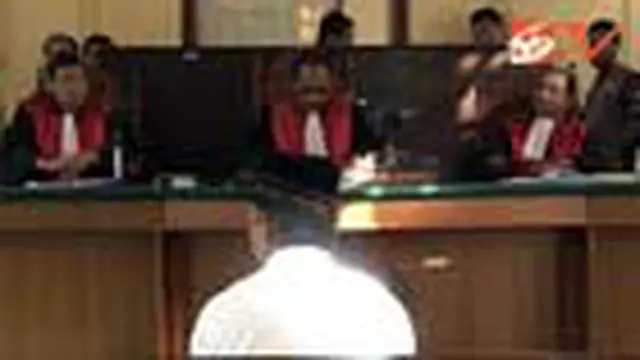 Tuntutan Dinilai Ringan, Keluarga Korban Protes
