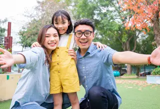 5 Cara Keluarga Modern Menumbuhkan Rasa Peduli Lingkungan Sejak dari Rumah./Copyright depositphotos.com/havucvp