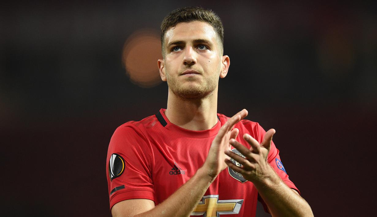 5. Diogo Dalot - Pemain asal Portugal ini didatangkan Manchester United dari Porto pada bursa transfer 2018. Diogo Dalot mampu menjadi bek yang bisa bermain sebagai bek kiri dan kanan bersama Manchester United. (AFP/Oli Scarff)