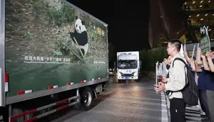 2 Panda Raksasa dari China, Ping Ping dan Fu Shuang, Tiba di AS