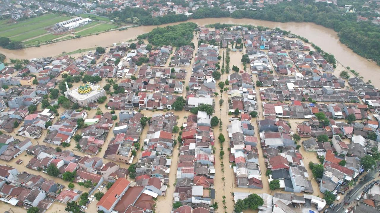 Bersihkan Sampah Menyumbat, Pria di Jatiasih Bekasi Hilang Terbawa Arus Banjir