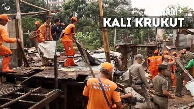 Pemkot Jakarta Selatan membongkar sejumlah bangunan liar yang ada di bantaran kali Krukut