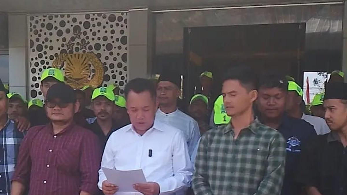 Puluhan Simpatisan dan Pengurus PKB Laporkan Mantan Menteri PDT Lukman Edy Ke Polres Garut Berita Viral Hari Ini Kamis 19 September 2024