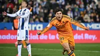 Penyerang Real Madrid, Gonzalo Garcia melakukan selebrasi setelah mencetak gol ketiga perempat final Copa del Rey 2024/2025 melawan Club Deportivo Leganes SAD di Estadio Municipal de Butarque, Leganes pada 5 Februari 2025 waktu setempat atau Kamis 6 Februari 2025 dini hari WIB. (JAVIER SORIANO/AFP)