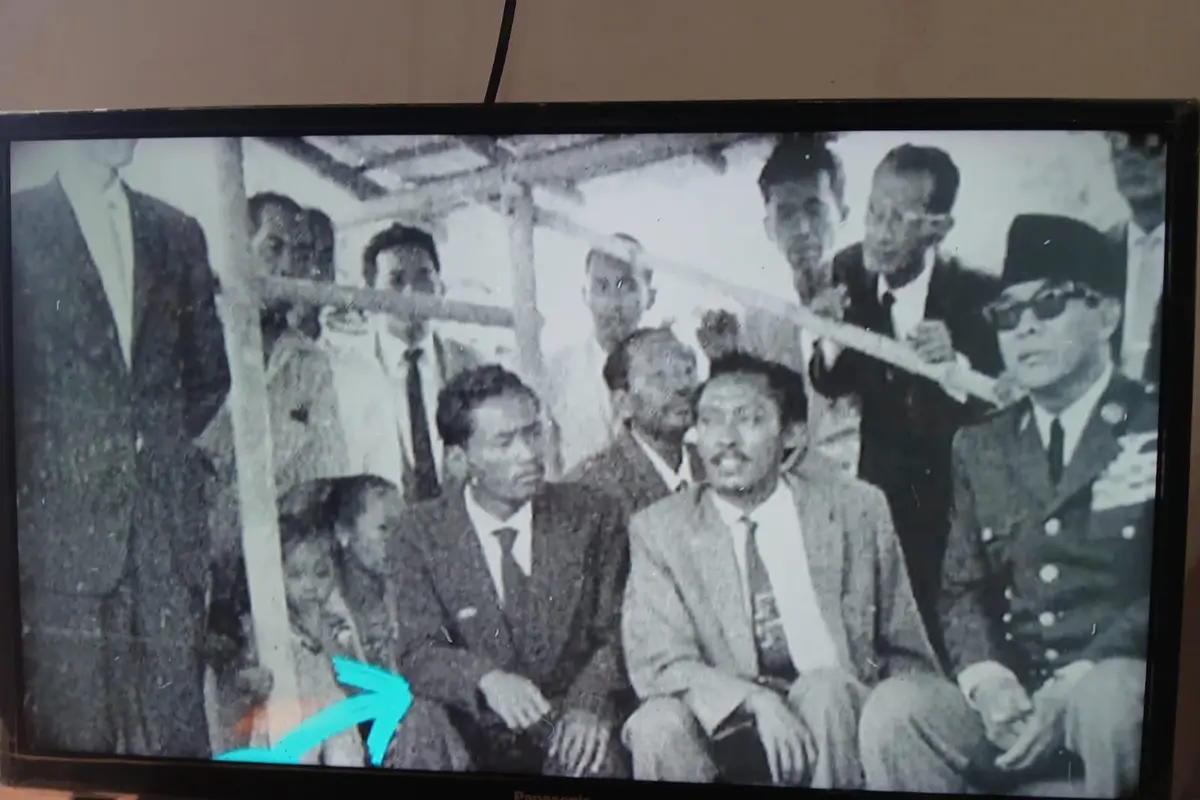 Trubus Soedarsono bersama Presiden Soekarno