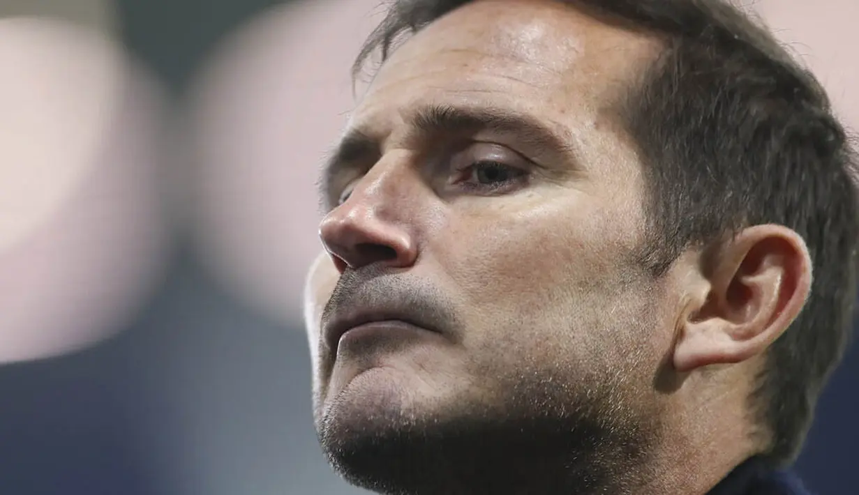 Ekspresi Pelatih Chelsea, Frank Lampard, saat melawan West Bromwich Albion pada laga Liga Inggris di Stadion Hawthorns, Minggu (27/9/2020). Kedua tim bermain imbang 3-3. (Nick Potts/Pool via AP)