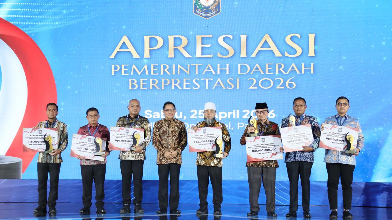 Mendagri Tito dalam cara Malam Anugerah Apresiasi Pemerintah Daerah Berprestasi Tahun 2026