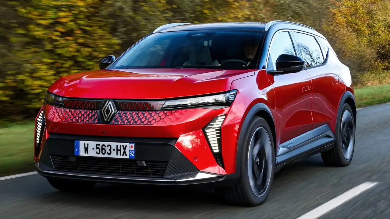Renault Scenic Sabet Mobil Terbaik 2024 (TopGear)