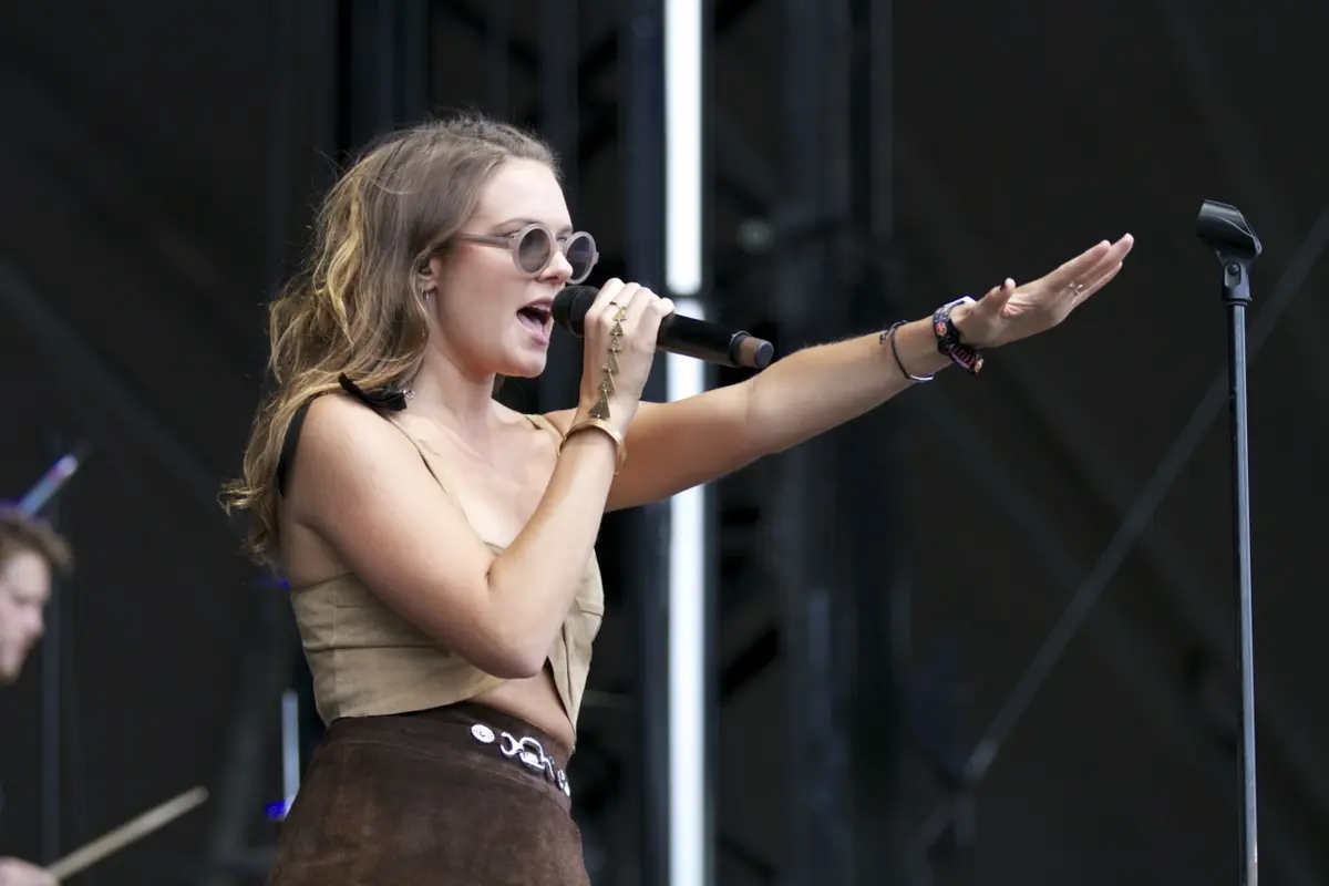 Tove Lo (wgntv.com)