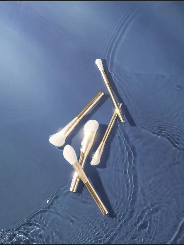 AERIS Beaute Golden Silk Brush Set