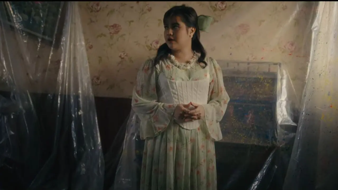 Mytha Lestari di klip video Tak Pantas yang jadi soundtrack film Ipar adalah Maut (Foto: Dok. Youtube MD Music)
