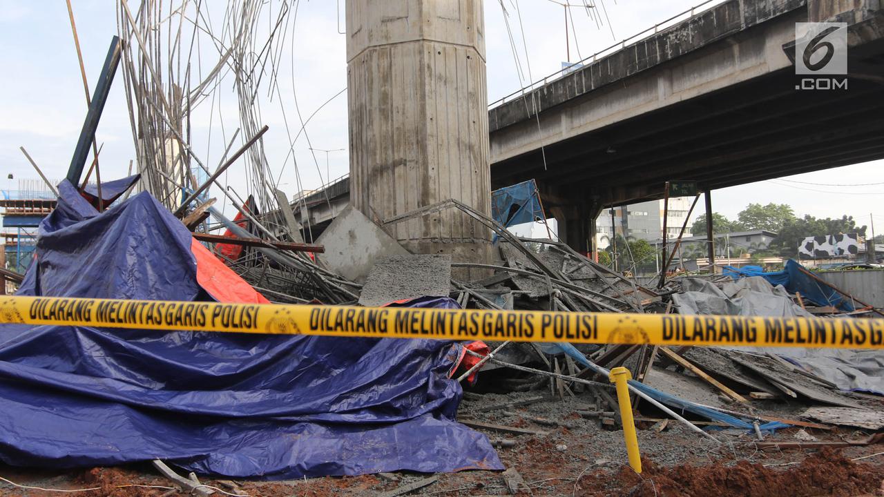 Tiang Girder Tol Becakayu Ambruk