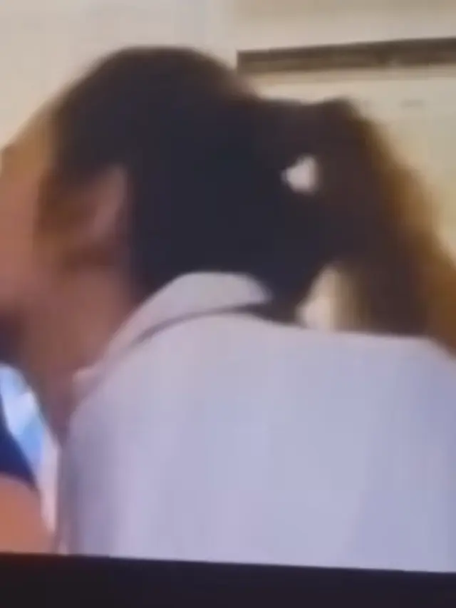 Belum lama ini video Putri Anne tengah mencium pria brewokan ramai di sosial media, rumah tangga dengan Arya Saloka kembali dipertanyakan