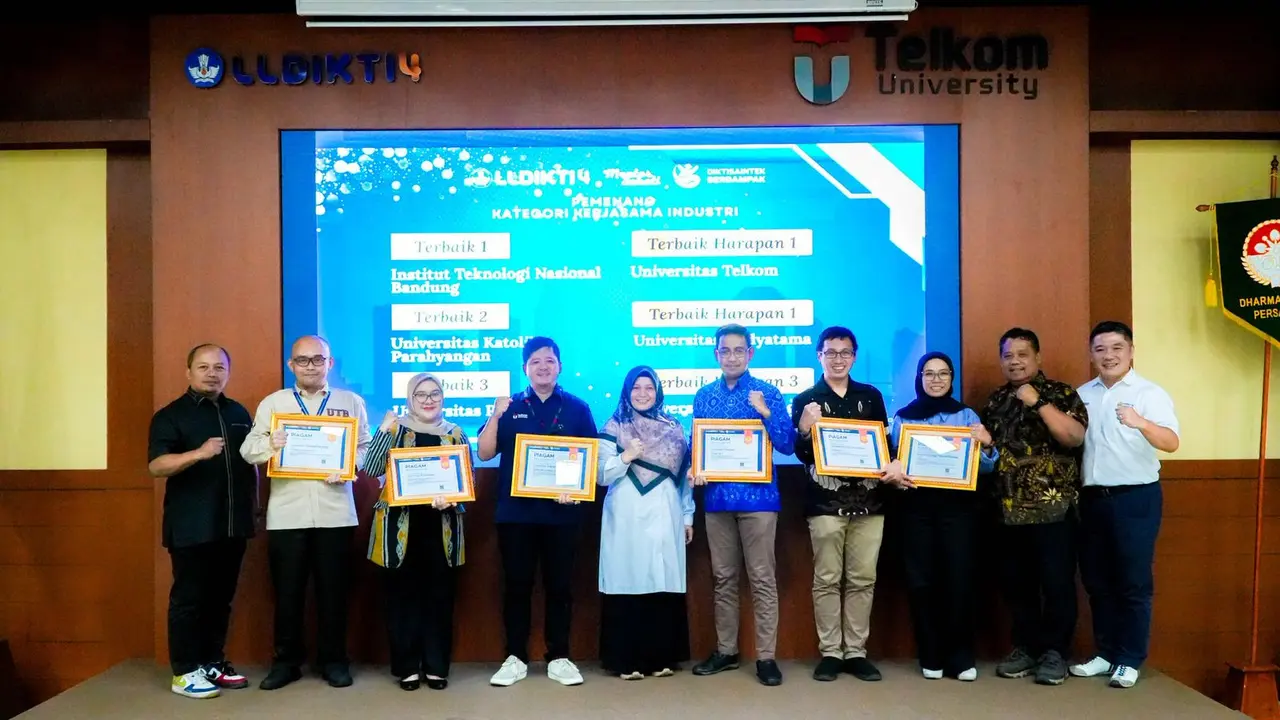 UTB mendapatkan penghargaan dari Diktisaintek di 2025.