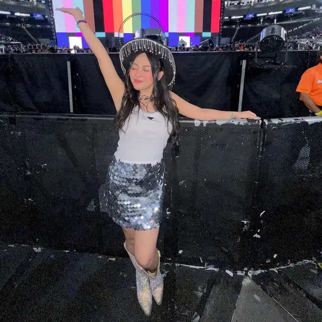 6 Gaya Nyentrik dan Meriah Rachel Vennya saat Liburan di Amerika