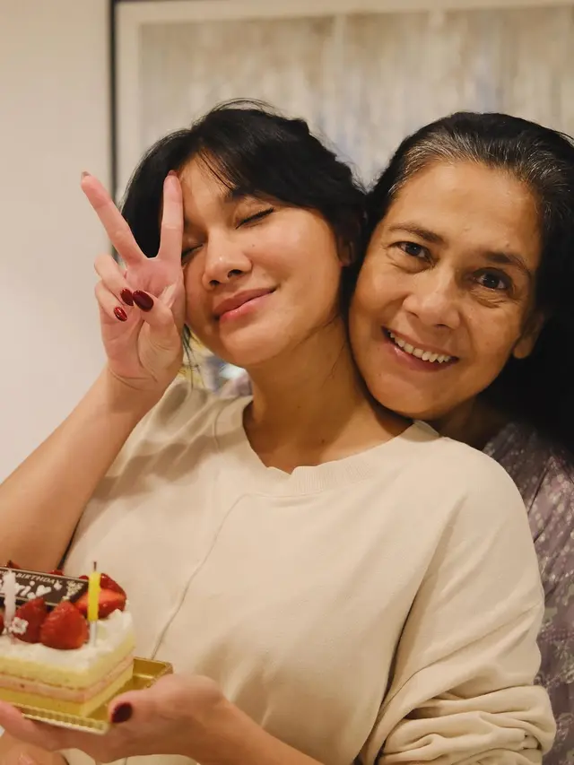 Pesona Naysila Mirdad yang Makin Matang di Usia 38 Tahun dengan Curtain Bangs