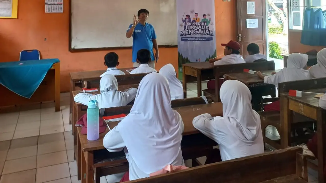 Program Jurnalis Mengajar yang diselenggarakan di SDN 01 dan 02 Gunung Geulis Sabtu (18/5/2024)