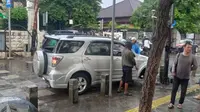 Seorang bocah inisal M (9) nekat membawa mobil sendirian lalu menyebabkan kecelakaan bagi pengedara motor dan mobil di Kawasan Kemang, Jakarta Selatan pada Sabtu 3 Agustus 2024. (Foto: Polda Metro Jaya).