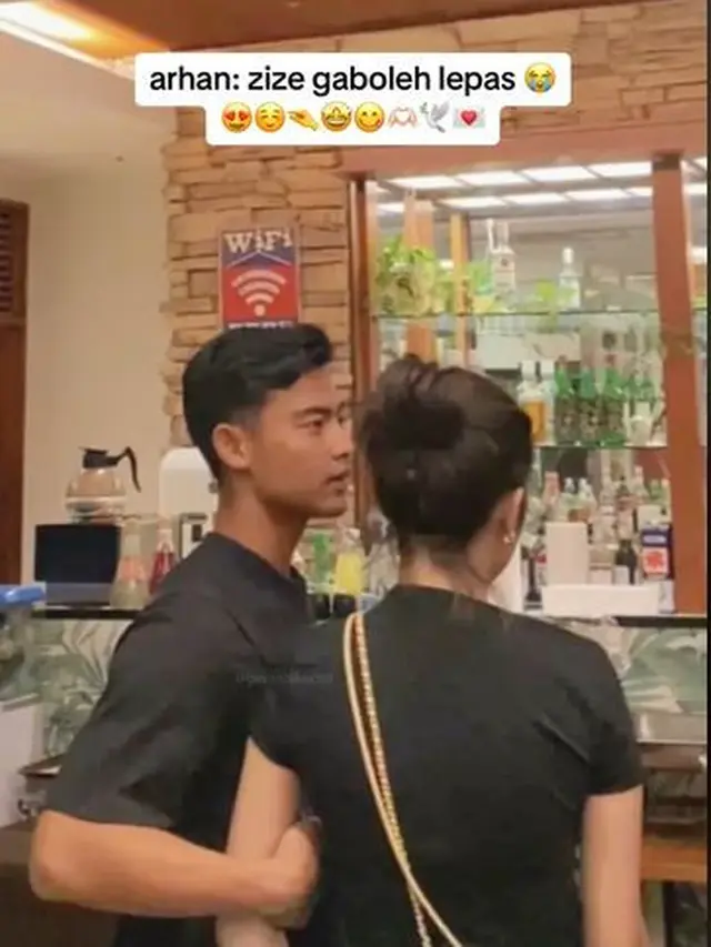 6 Momen Arhan dan Azizah Kompak Pakai Outfit Senada, Netizen: Pacaran Setelah Nikah
