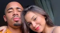 Striker Manchester City, Gabriel Jesus bersama kekasih barunya, Fernanda Queiroz, seorang model asal Brasil (Foto: Instagram)