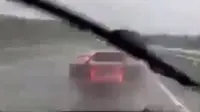 Supercar Lamborghini Aventador mengalami kecelakaan di tol Sragen-Colomadu, km 511+100 akhir pekan lalu. (Instagram @@agoez_band)