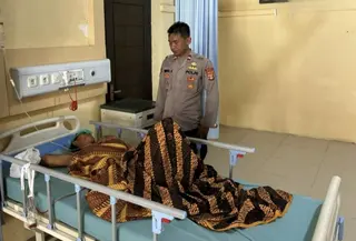 Pelaku pembunuhan sadis di Pringsewu, Lampung masih menjalani perawatan intensif di rumah sakit karena mencoba bunuh diri usai menghabisi nyawa istri sirinya. (Liputan6.com/Istimewa).