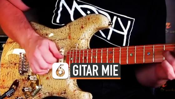 VIDEO: Unik, Seniman Ini Bikin Gitar dari Mie Instan