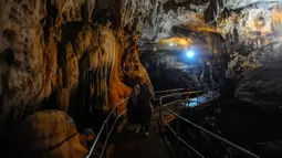 Hasil penelitian ahli gua asal Prancis, Gilbert Mantovani dan Kingston Kho pada tahun 1985, Gua Lowo dinyatakan sebagai gua terbesar dan terpanjang se-Asia Tenggara. (merdeka.com/Arie Basuki)
