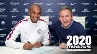 Gelandang asal Brasil, Fernandinho, menandatangani kontrak berdurasi dua setengah tahun yang akan membuatnya bertahan di Manchester City sampai 2020. (dok. Manchester City)