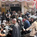Cerita Penumpang Hadapi KRL Gangguan, Pindah Kereta hingga cari Tempat Makan