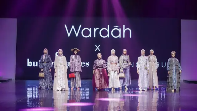 Button Scarf di JMFW 2023