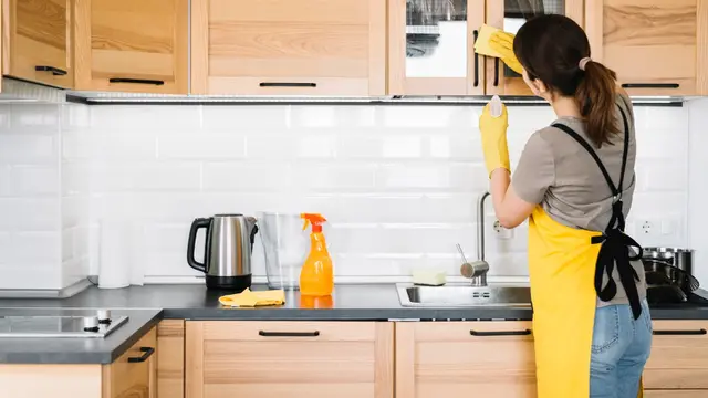 Bersih-Bersih dan Susun Ulang Dapur