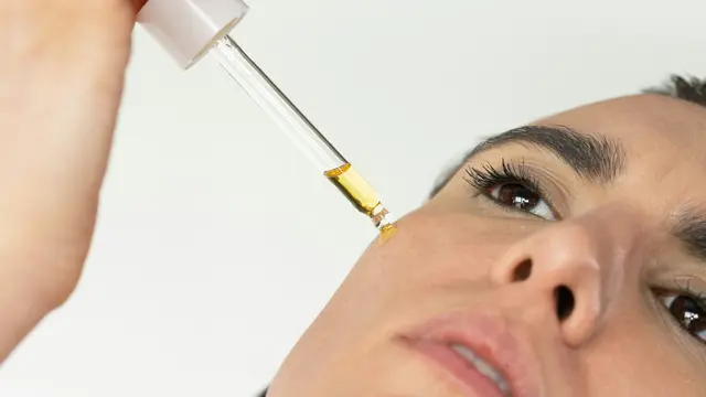 Skincare vs Perawatan Klinik, Kapan Kulit Benar-Benar Butuh Penanganan Dokter?