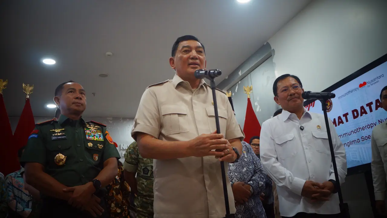 Menteri Pertahanan (Menhan) Sjafrie Sjamsoeddin saat meresmikan layanan Imunoterapi Nusantara dan Digital Subtraction Angiography (DSA).
