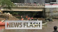 Gubernur DKI Jakarta Basuki Tjahaja Purnama atau Ahok menyusuri Sungai Ciliwungi. Di tengah perjalanan, Ahok sempat terkejut melihat seorang pria nekat menceburkan diri ke dalam sungai dan berteriak memanggil namanya.