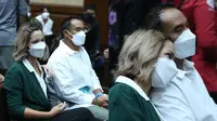 Divonis 1 Tahun Penjara, Ini 6 Potret Nia Ramadhani dan Ardi Bakrie Saling Menguatkan