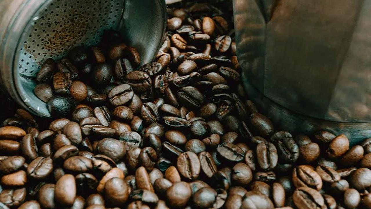 Kopi adalah minuman paling populer dan digemari di dunia.