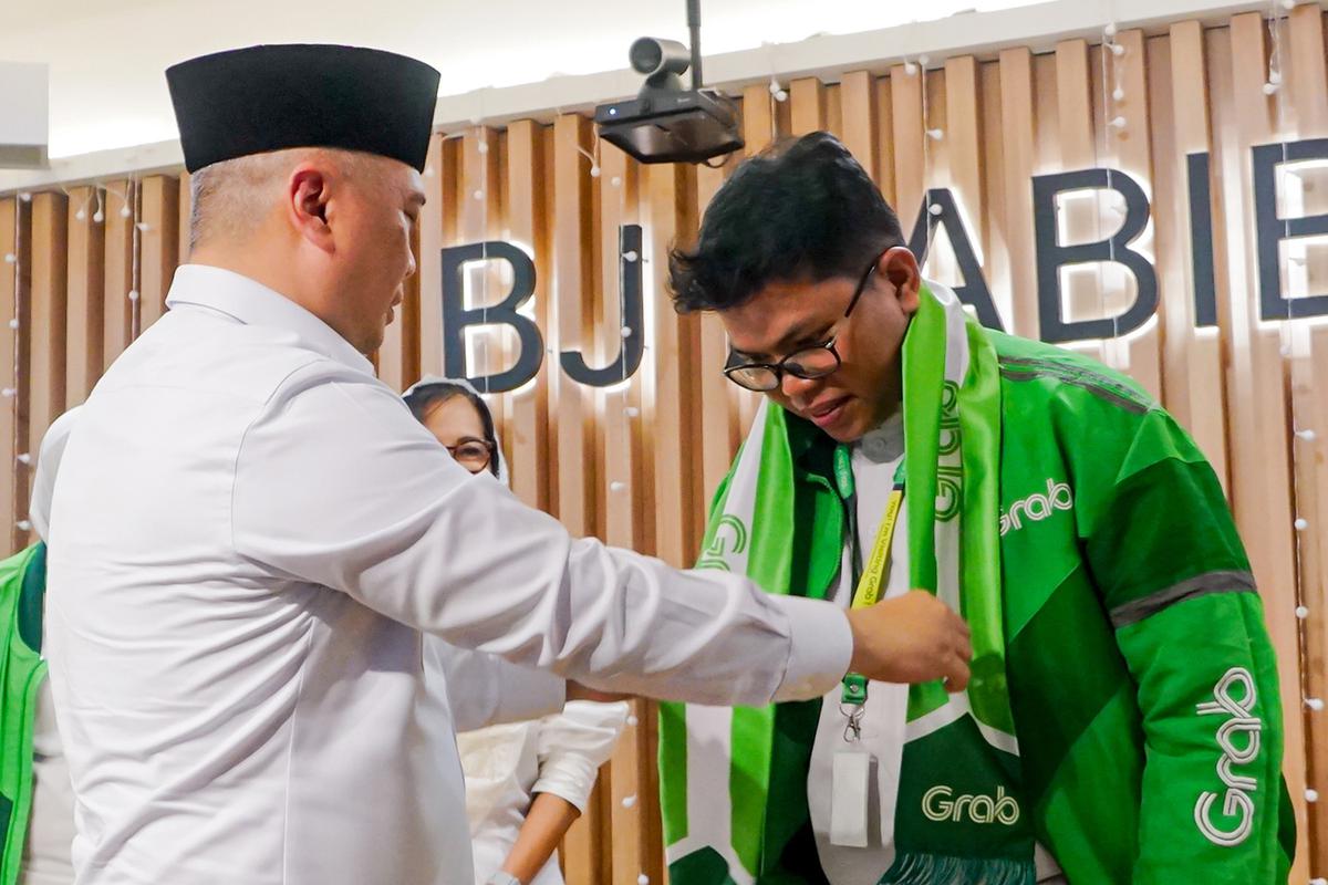 105 Mitra Pengemudi Berangkat Umrah