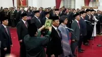 Presiden Jokowi siang tadi melantik 12 menteri baru. Sementara uji coba ganjil genap telah dimulai pada pukul 16.00 hingga 20.00 WIB. 